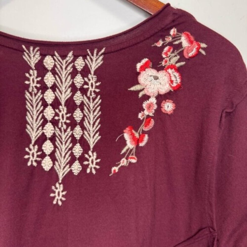 Johnny Was JW Los Angeles Embroidered Vneck Shark Bite Hem Tunic Top - Picture 9 of 12